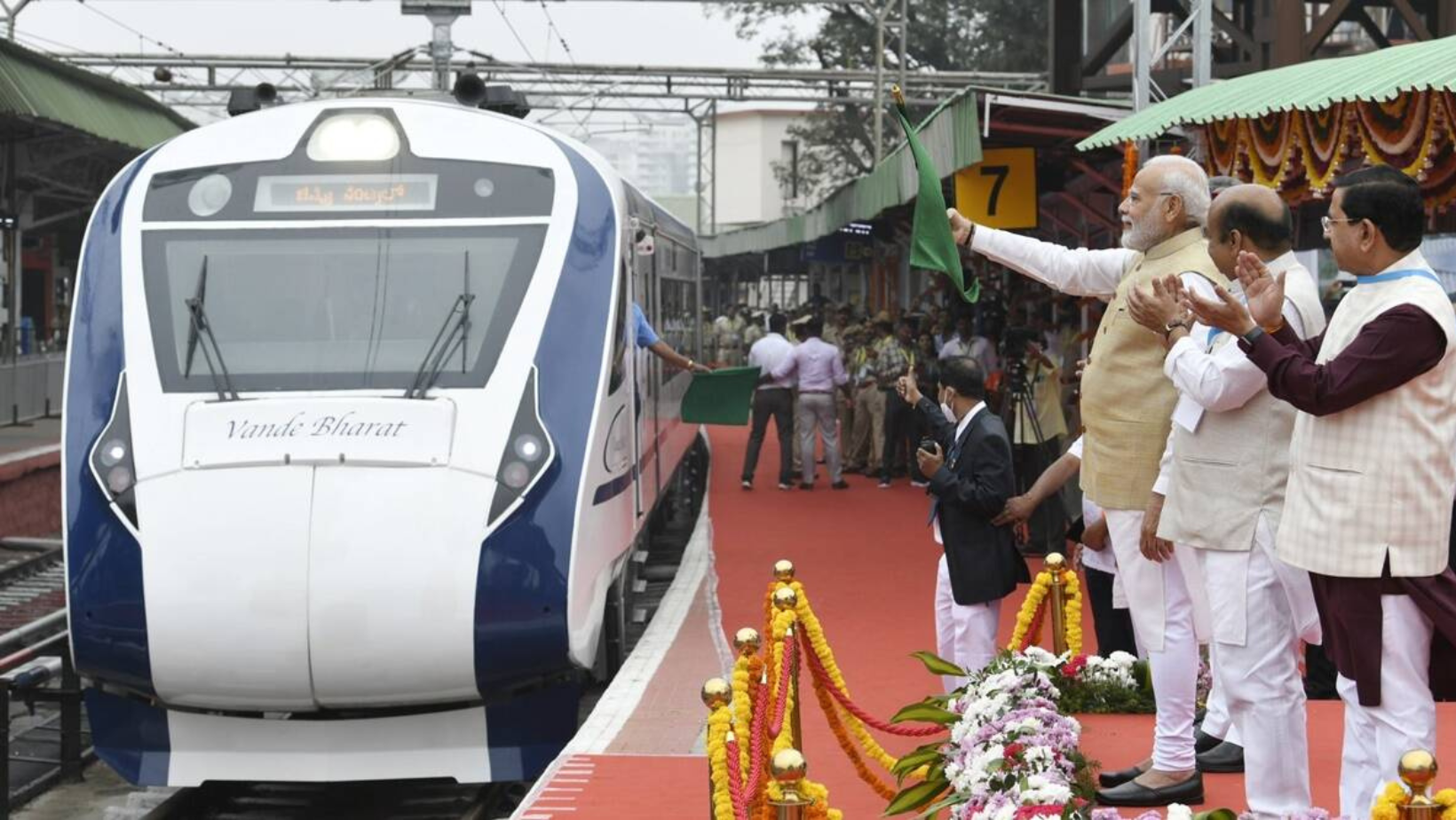 Revolutionizing Rail Travel: Exploring the Features of India’s Vande Bharat Train